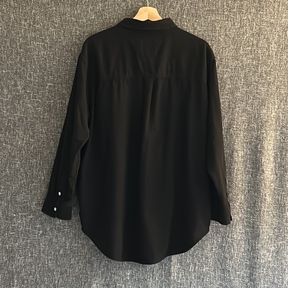 Loose fitting black button down, men’s shirt easily unisex - Picture 5 of 7